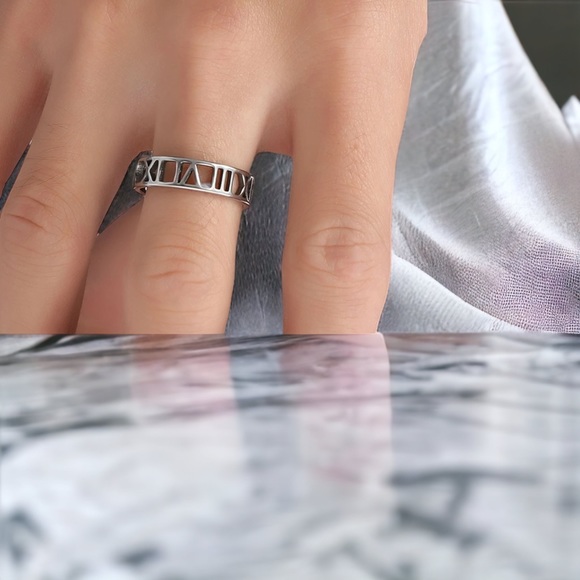 Brand-new Roman numeral silver tone ring unisex - Picture 3 of 4